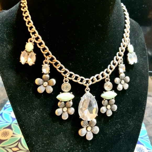 Vintage Silver Floral Jeweled STATEMENT NECKLACE NWOT ⭐️CRYSTAL EARRINGS - Picture 11 of 15